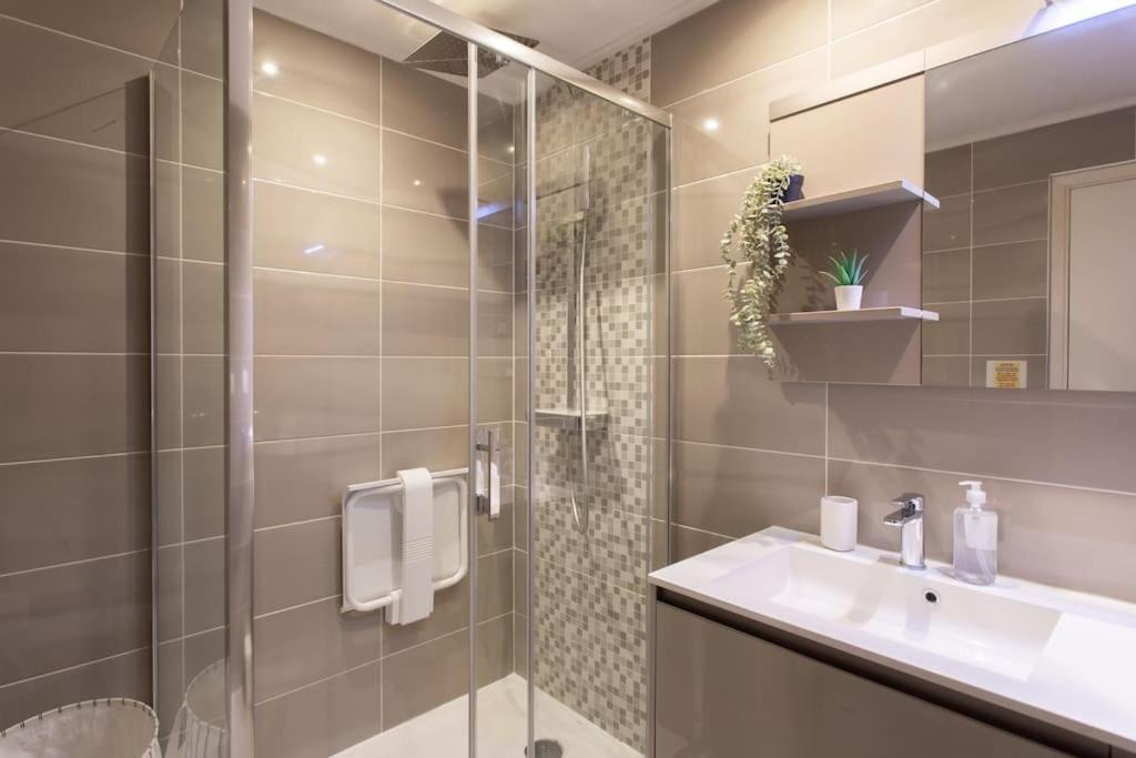 Apartment L11 Claire Fontaine Sea View 2 Bdr Ac Parking Swiming Pool Nizza